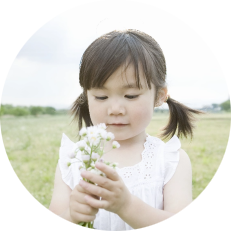 Young girl holding a bunch of white flowers